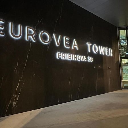 Nikas Eurovea Apartments - Free Parking ブラチスラヴァ エクステリア 写真